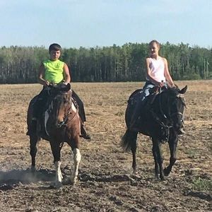 Meet your Posher, Flora